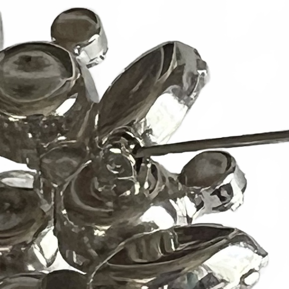 Gorgeous  Vintage Brooch, Clear Rhinestone Silver-tone Setting - Picture 4 of 5